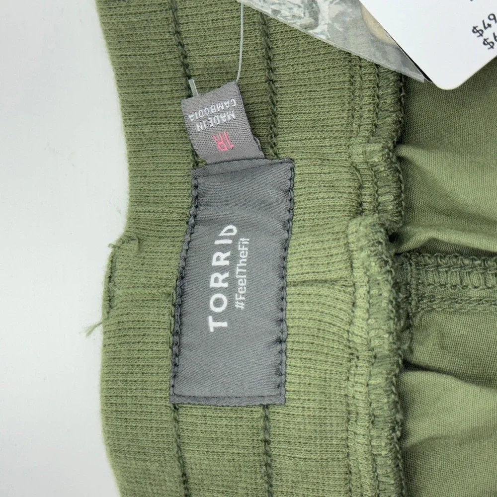 Torrid Olivine Green Poplin Utility Shorts Womens 1X 14-16 NWT 43915511